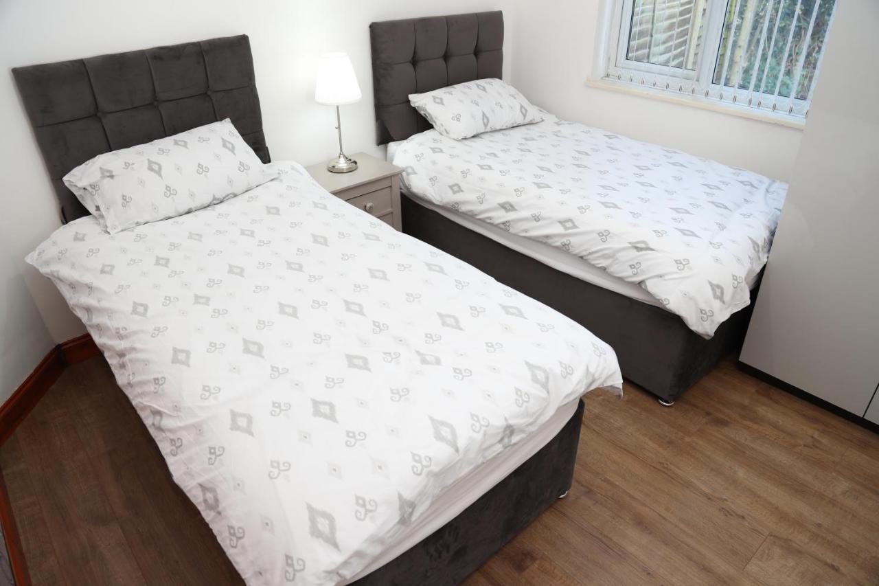 Cosy 3-bed Nec Airport Close To Amenities Ferienhaus *