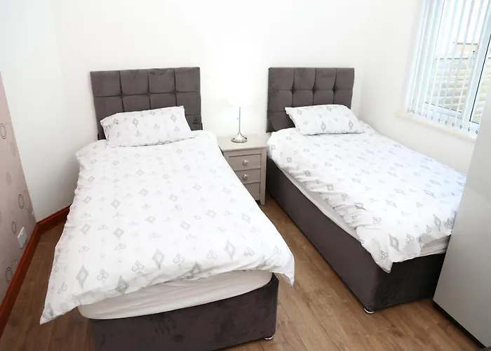 Cosy 3-Bed Bungalow Nec Airport Close To Amenities