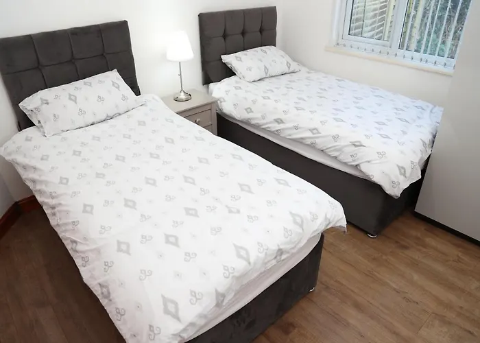 Cosy 3-Bed Bungalow Nec Airport Close To Amenities